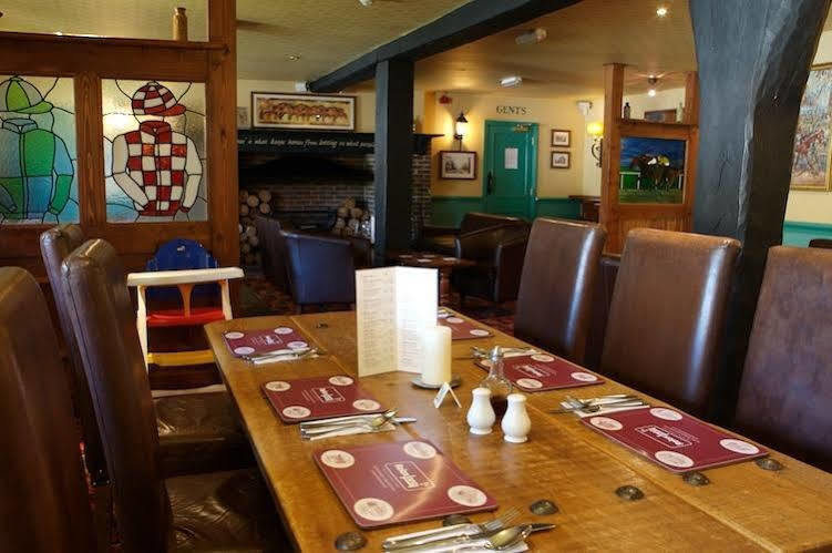 Newmarket Inn Луис Екстериор снимка