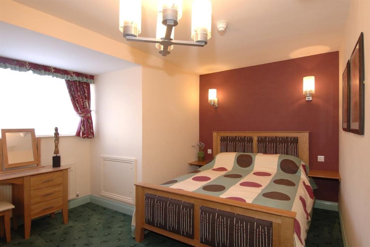 Newmarket Inn Луис Екстериор снимка