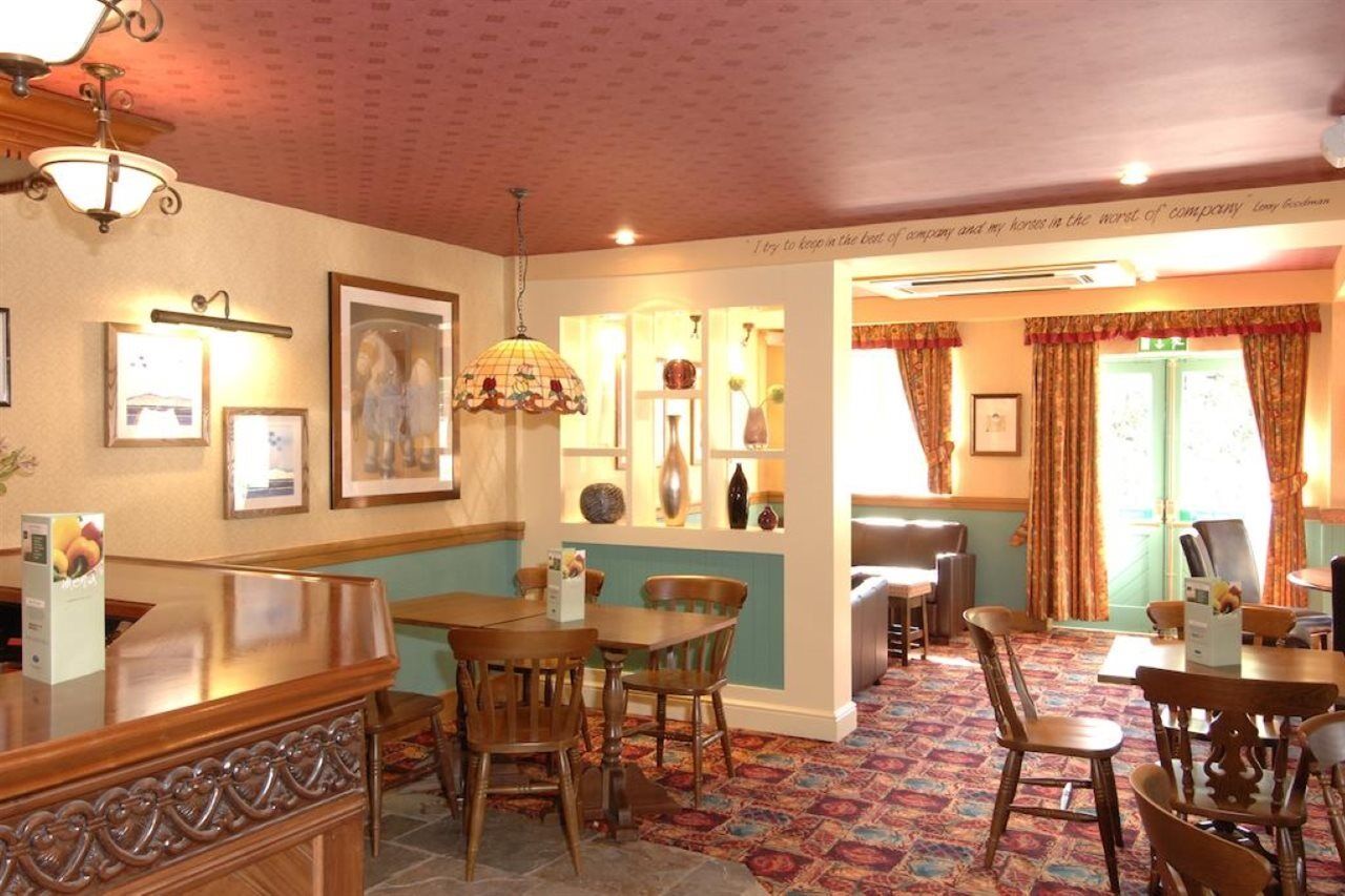 Newmarket Inn Луис Екстериор снимка